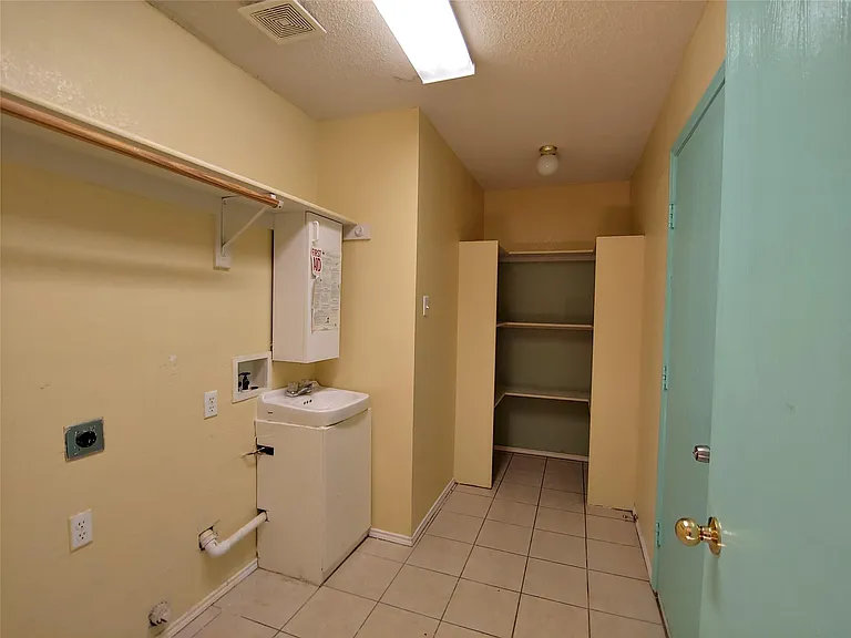 3105 Scenic Glen Dr — Photo 2