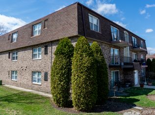 32927 N John Mogg Rd #202, Grayslake, IL 60030