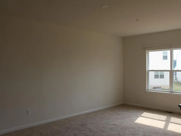 976 King Way — Photo 5