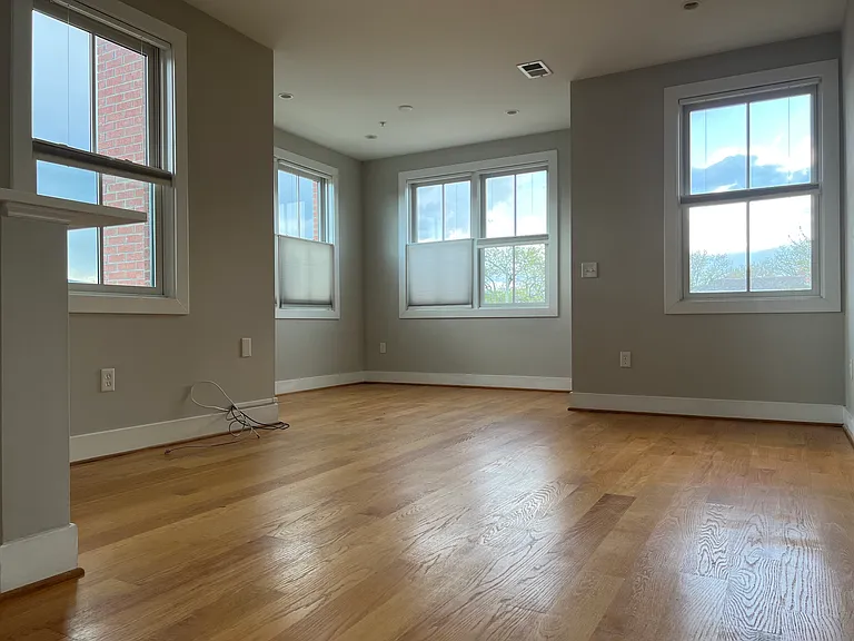 1209 G St SE #8 — Photo 4