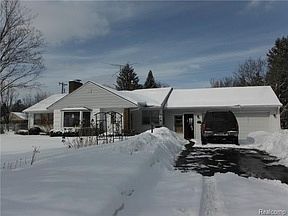 2nd image of 344 Riddle St