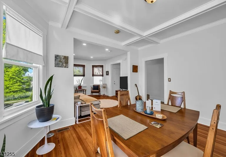 10 Vermont St — Photo 10