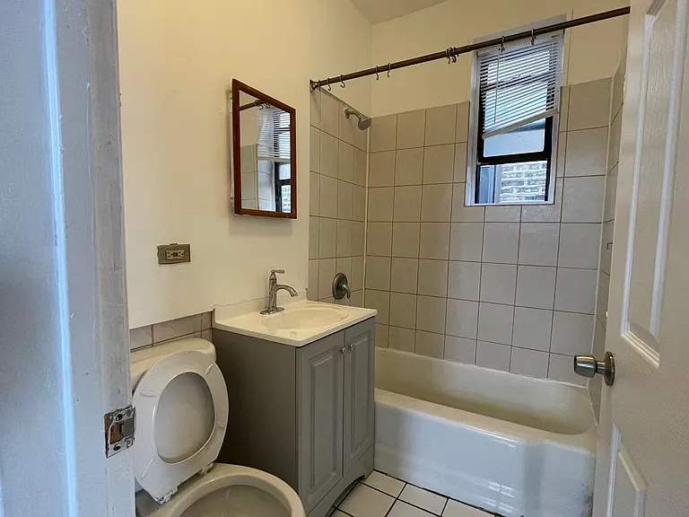 918 W 31st Pl #2 — Photo 7