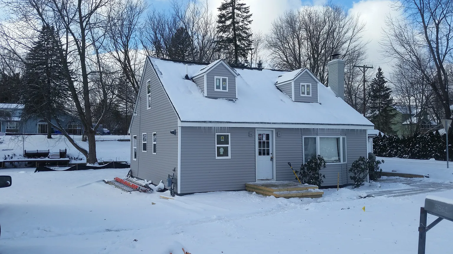 3861 Iris Dr photo 1