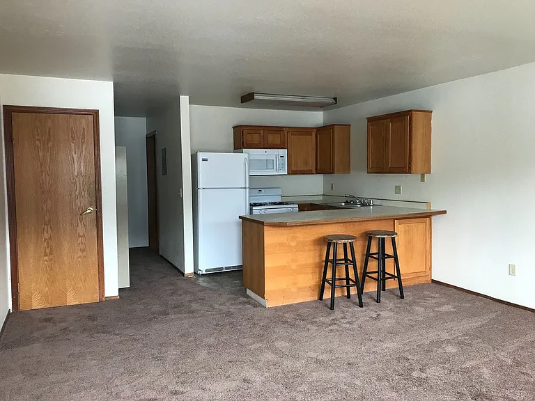 800 Crescent Way — Photo 2