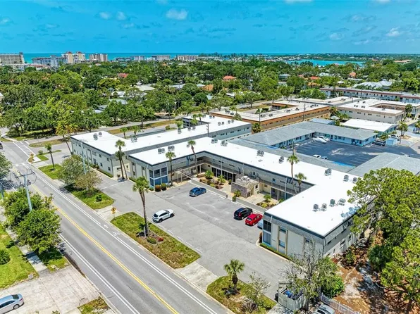 528 BARCELONA AVENUE #211, VENICE, FL 34285