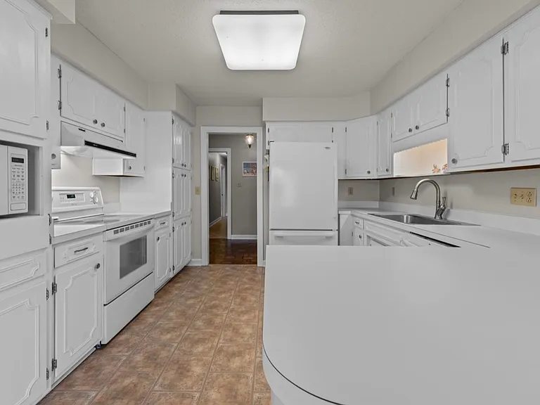 6012 Cardinal Dr — Photo 5