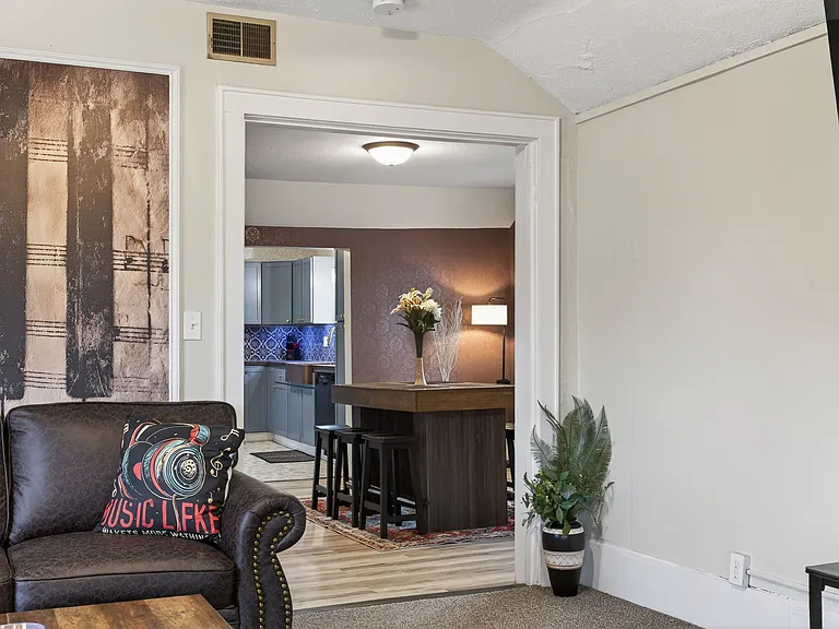 700 Broadway Ave NW #2 — Photo 6