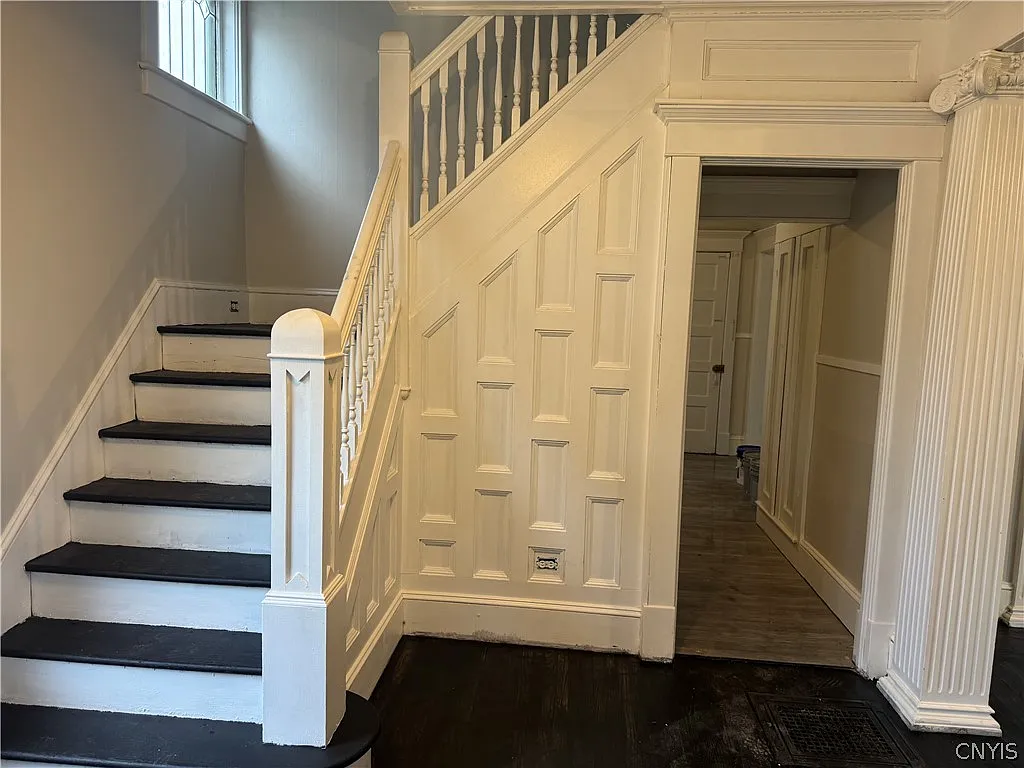 3 bed, 1.0 bath, 1456 sqft, $1,400 — Photo 2