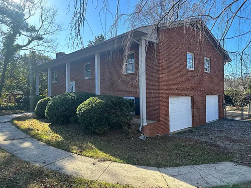 1084 Lewisville Clemmons Rd Photo 1