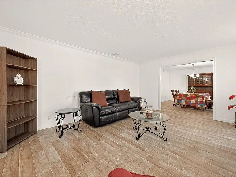 3815 Fernglade Dr — Photo 12