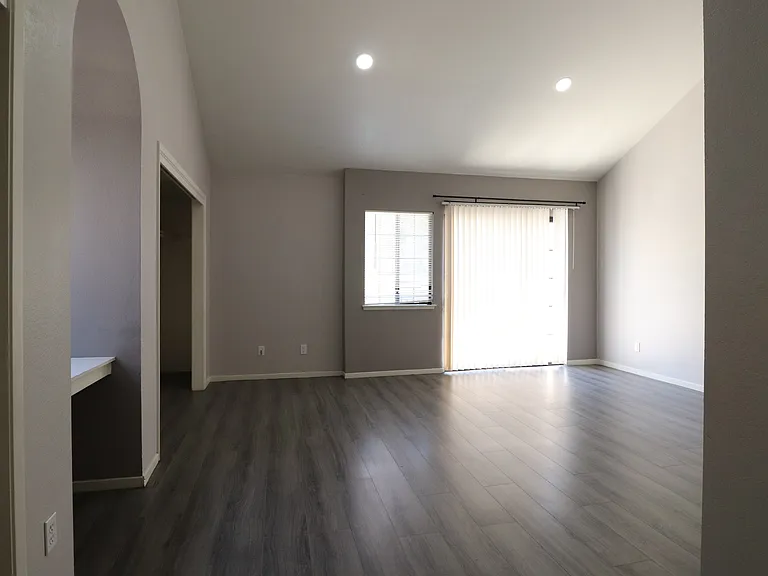 432 N Center Ct — Photo 9