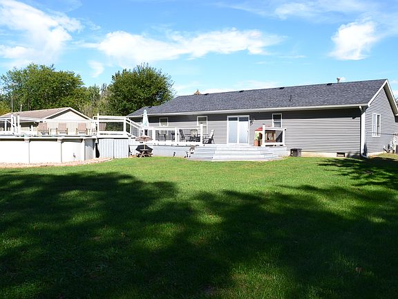 2nd image of 35760 Linden Ln