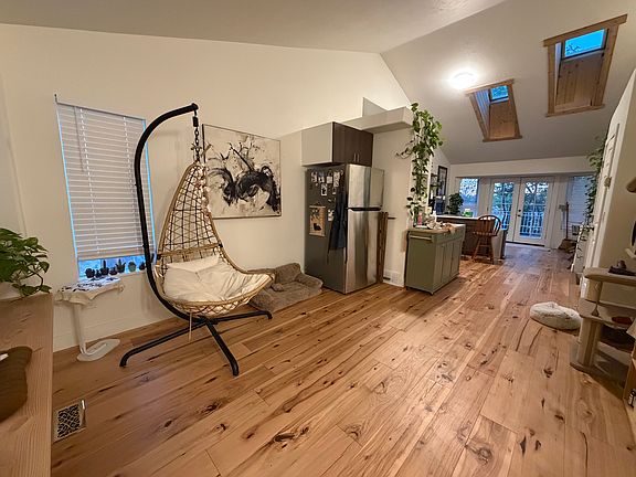 3rd image of 979 E Riparian Dr