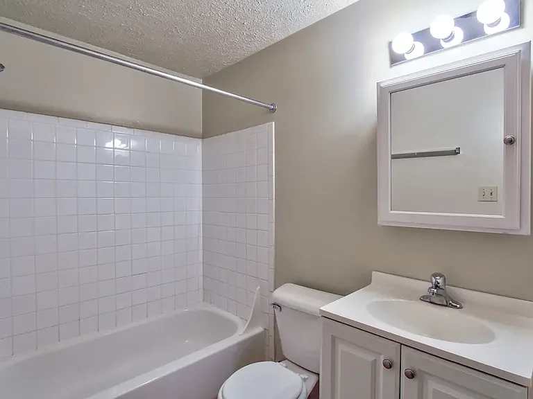Lake Street Apartments — Photo 13