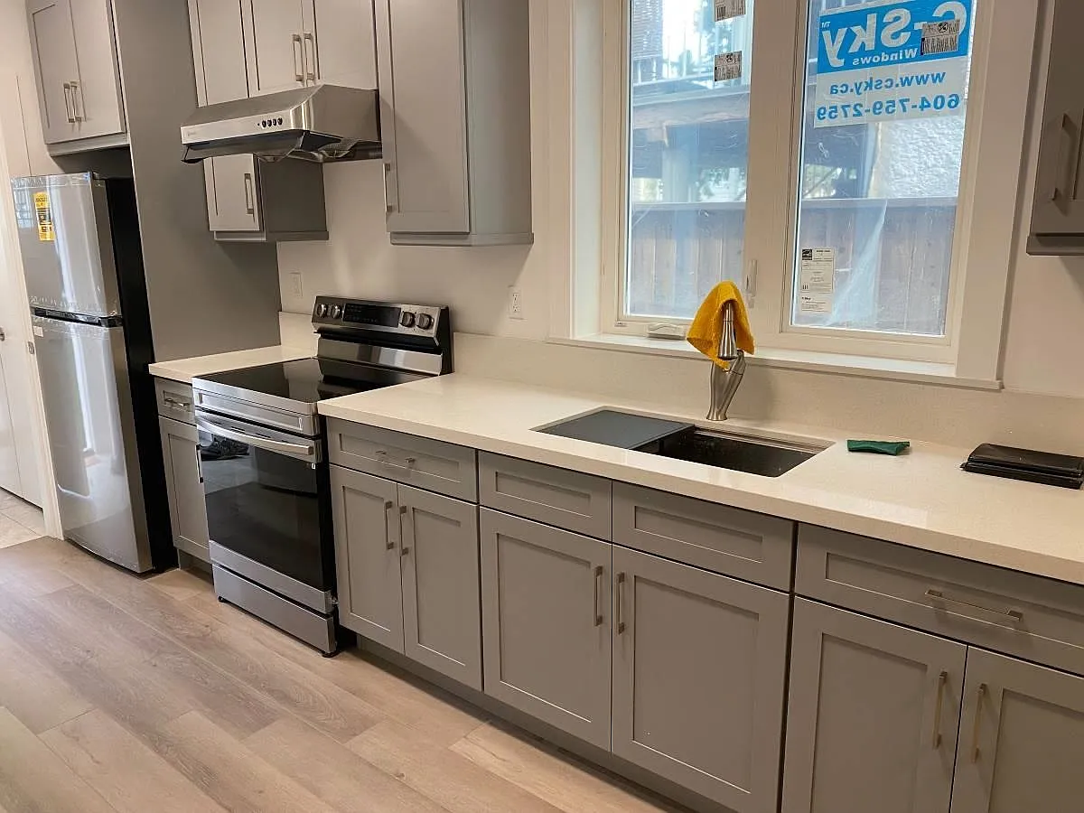 3 bed, 1050 sqft, $2,700 — Photo 2