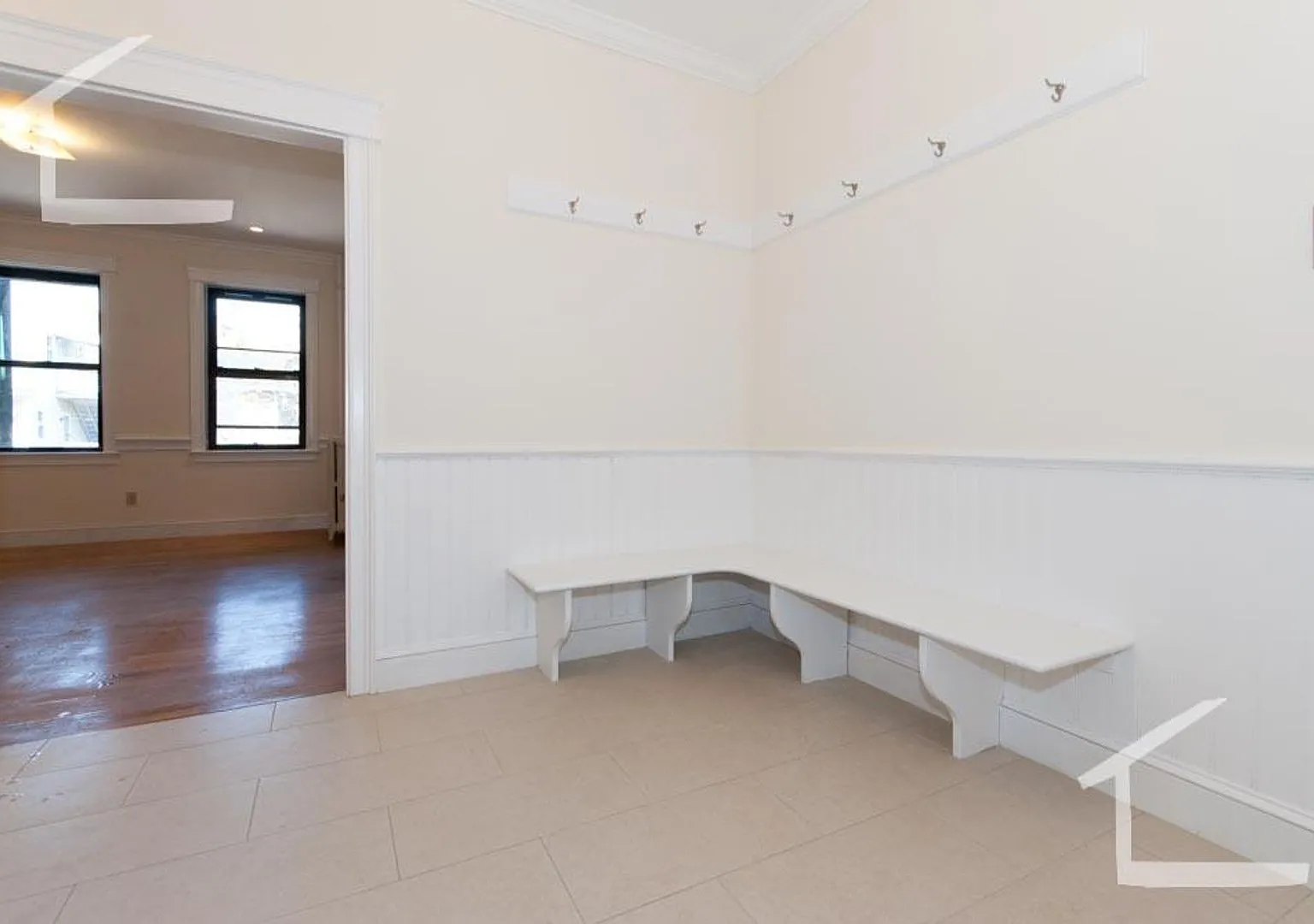 Beautiful, sunny, renovated 4 bed in Allston! — Photo 2