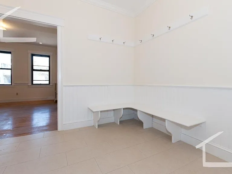 27 Glenville Ave #3 — Photo 2