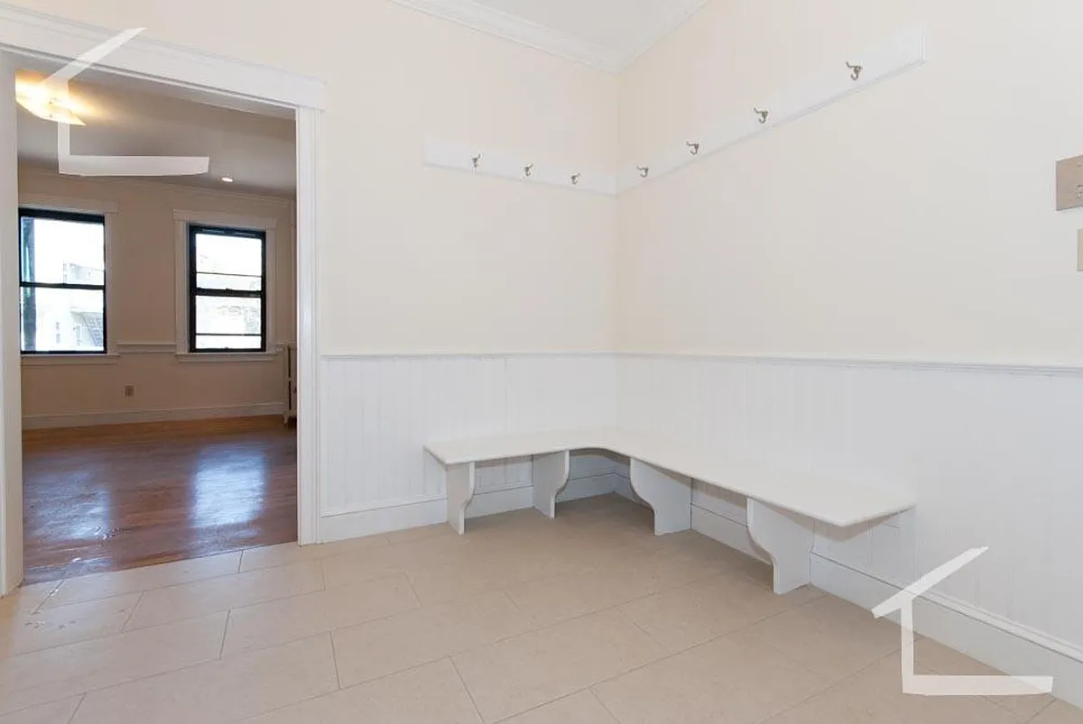Building Photo - 27 Glenville Ave #3