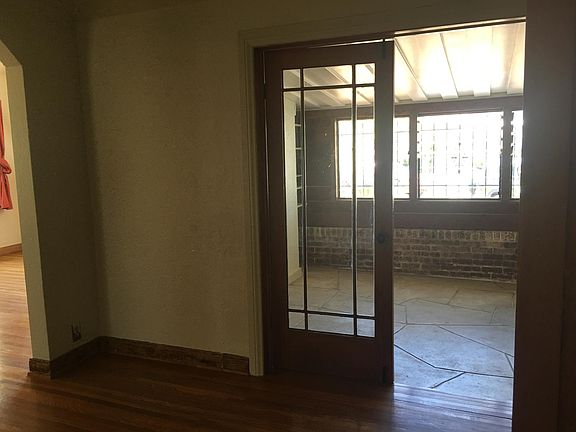Sun room/extra front hangout room