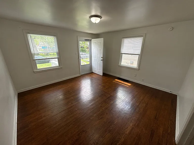 4326 Crittenden Ave #4326 — Photo 2