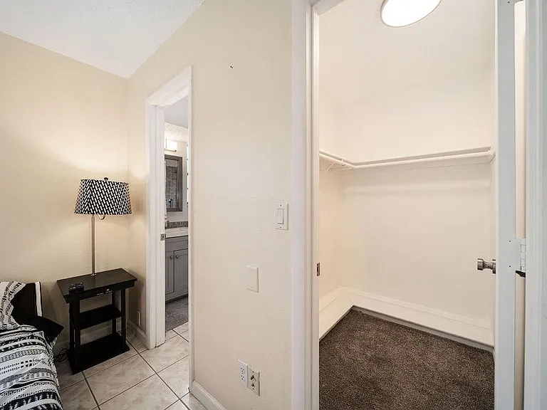 1916 SE 6th Ln — Photo 10