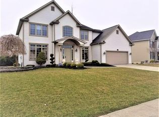 8 Chestnut Cor, Lancaster, NY 14086