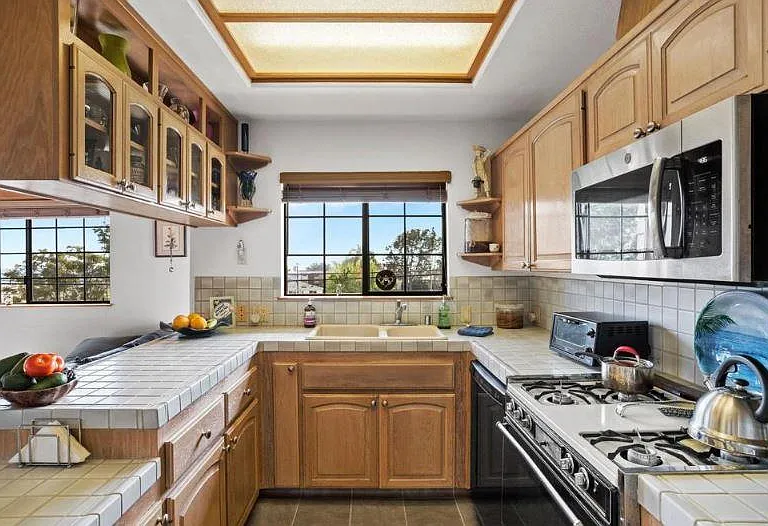 1921 Somerset Ave #1921 — Photo 3