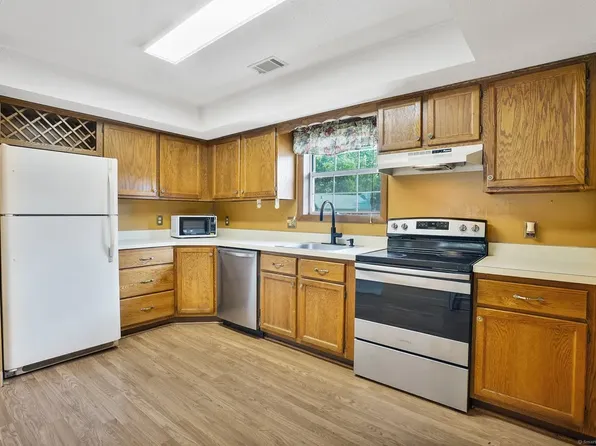 1311 Sunfield Dr, South Windsor, CT 06074