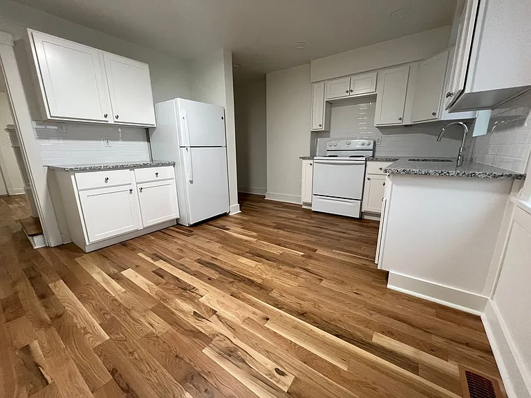 6730 Greenwood St — Photo 6