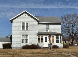 513 W 8th St, Vinton, IA 52349