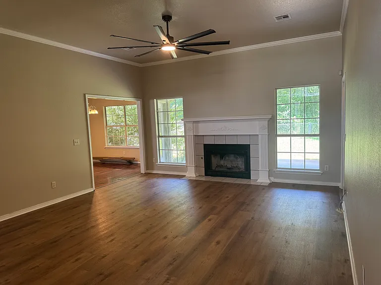 223 N Valley Dr — Photo 9
