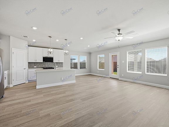 5th image of 811 London Town Ln