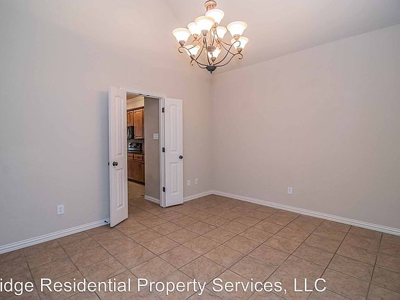 4th image of 103 Chateau Dr