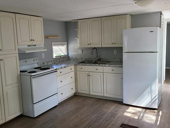 5th image of 1550 Carlisle Dr