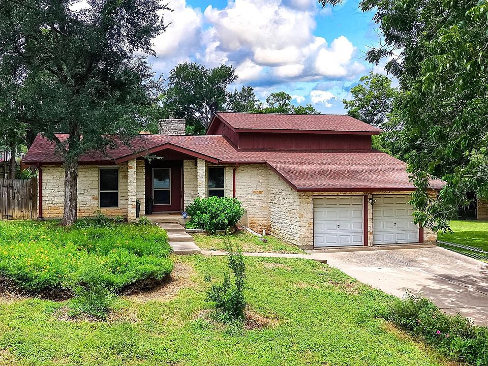 1st image of 300 Pecan Ln