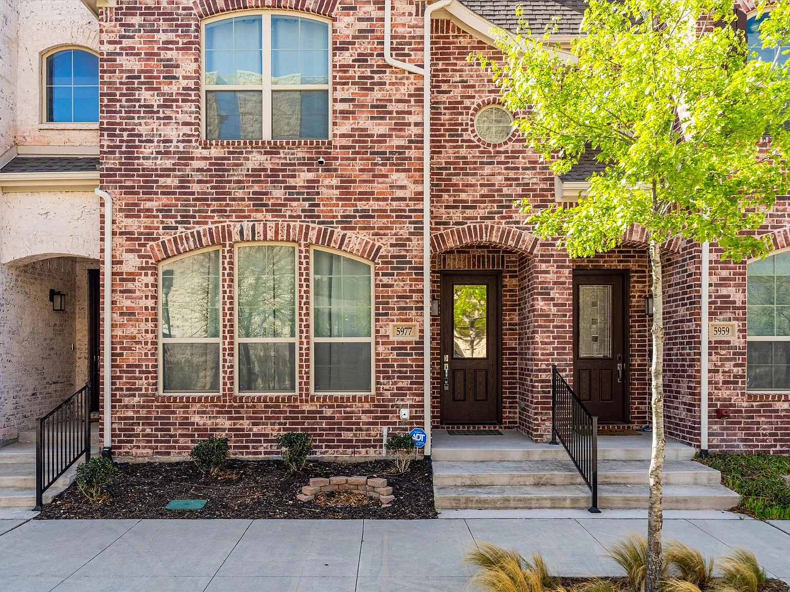 2 bed, 2.5 bath, 1952 sqft, $3,000 — Photo 1