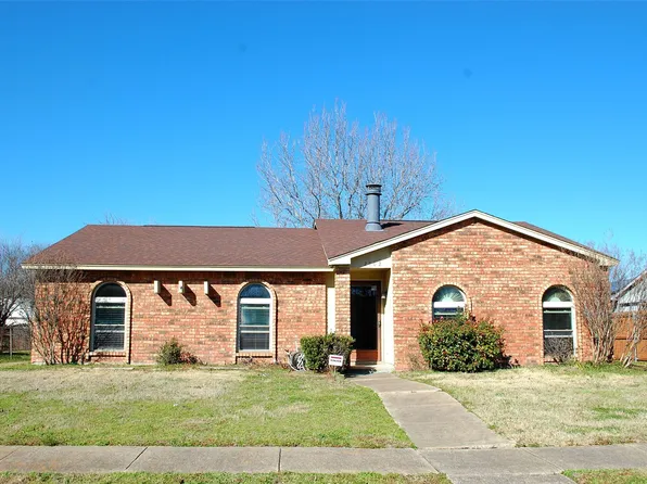 2102 Stockton Trl, Grand Prairie, TX 75052