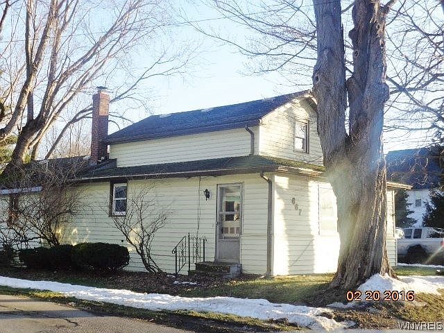 1st image of 687 Railroad Ave