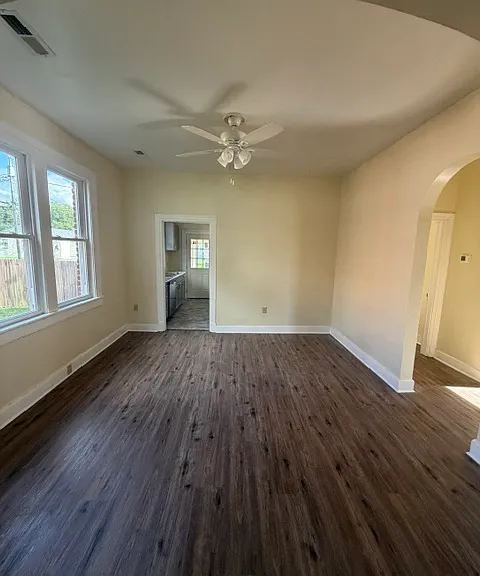 121 Richmond Ave — Photo 3