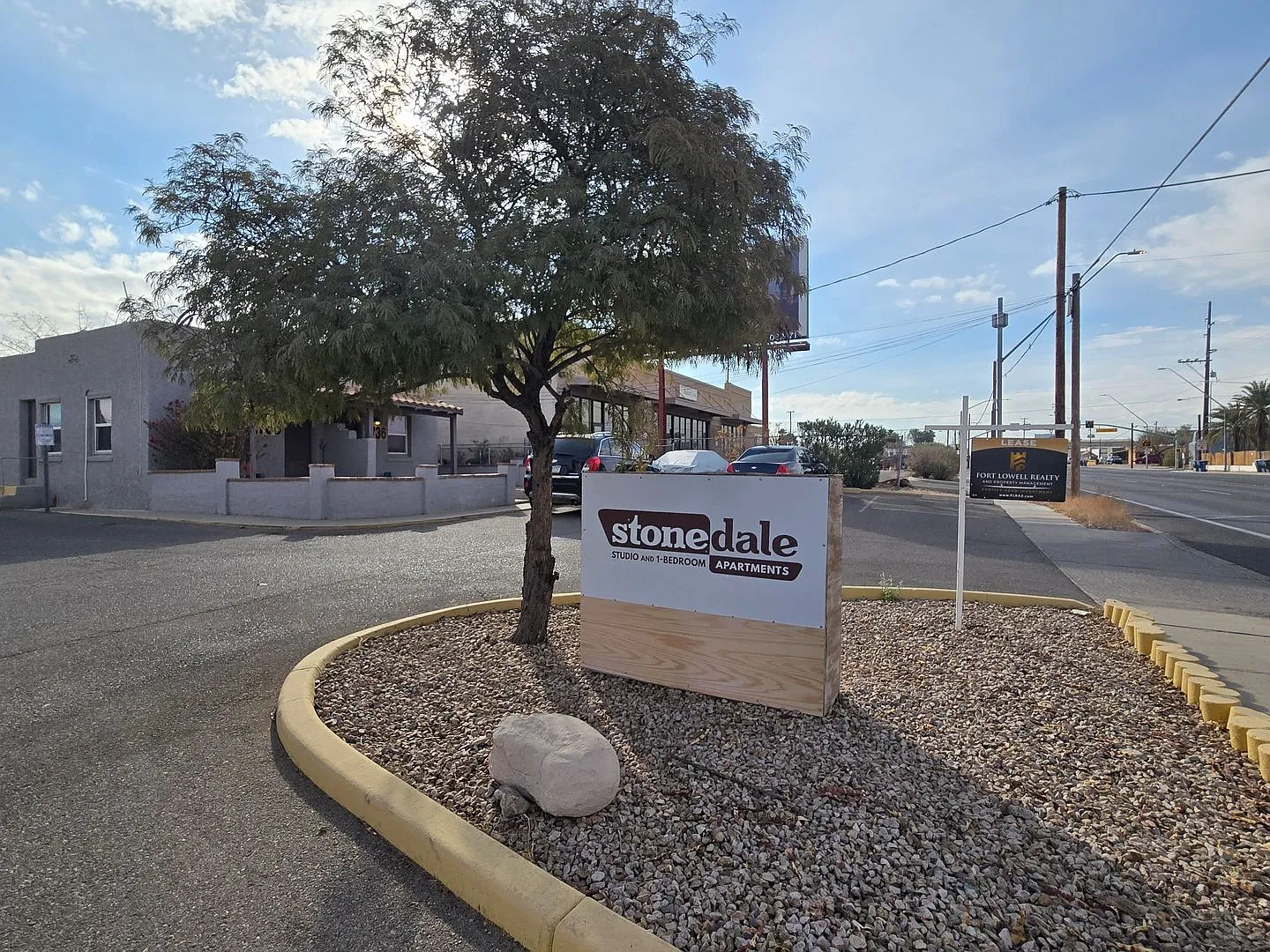 Stonedale Apartments Comfort in the Heart of Tucson! — Photo 1