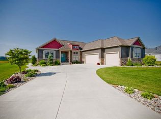 30882 Dawson Dr, Granger, IN 46530