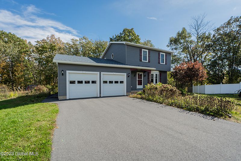 2nd image of 4 Franklin Court