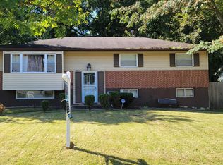 5611 Helmont Dr, Oxon Hill, MD 20745