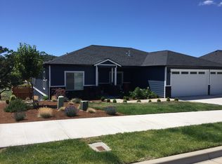 407 N De Anjou Ave, Eagle Point, OR 97524