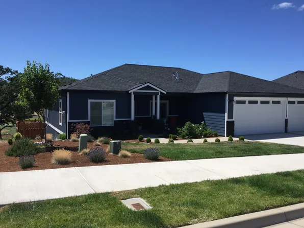 407 N De Anjou Ave, Eagle Point, OR 97524