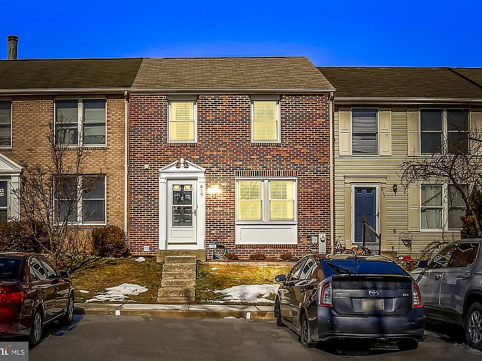 1st image of 819 Dora Pl