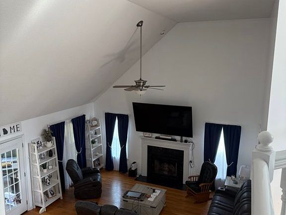 2nd image of 124 Brieghton Ct