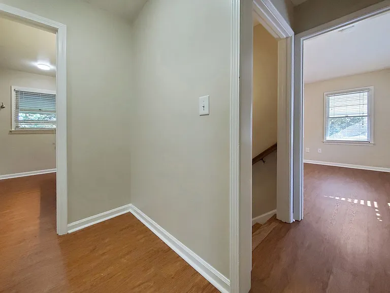 504 University Rdg — Photo 9