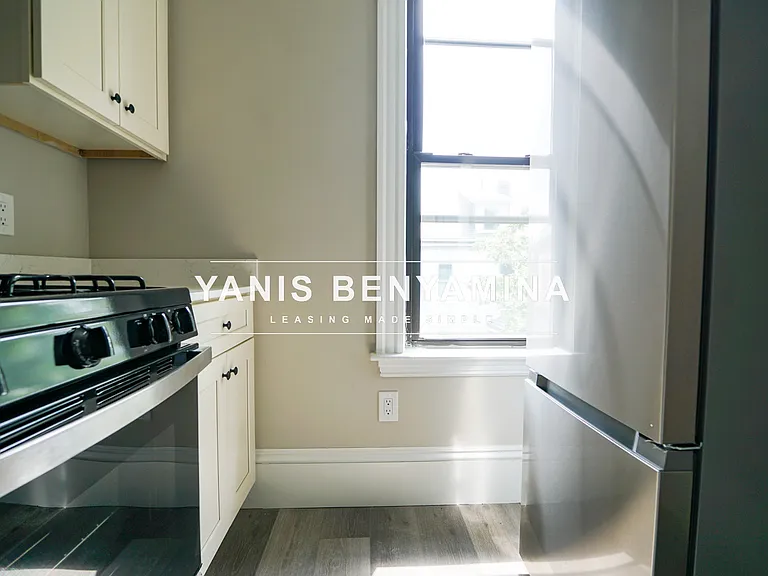 6A Pleasant Ave #4 — Photo 3